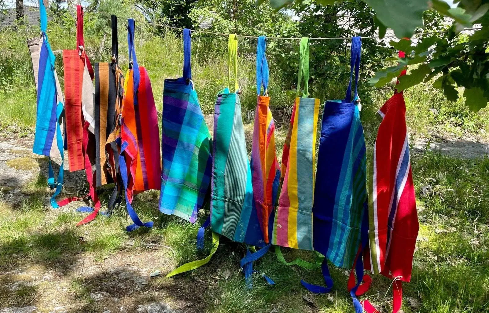 Forkle til voksen. Lengde cm. Tre store lommer. Ren bomull.