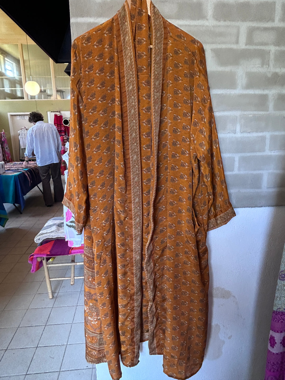 Kimono av resirkulert sarisilke
