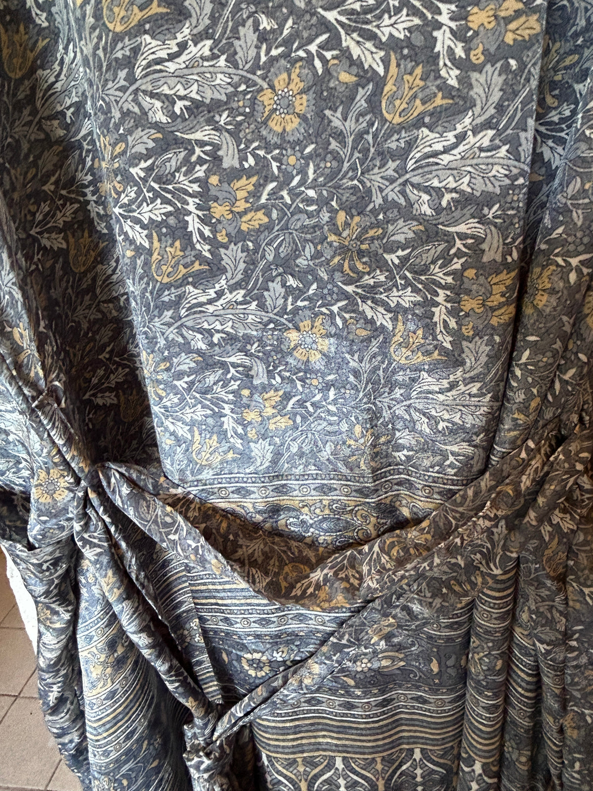 Kimono av resirkulert sarisilke