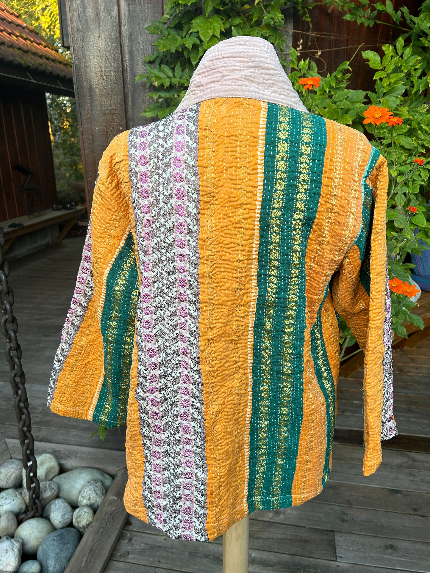 Kantha blazerjakke. One size. Vendbar. Har lommer på begge sider.