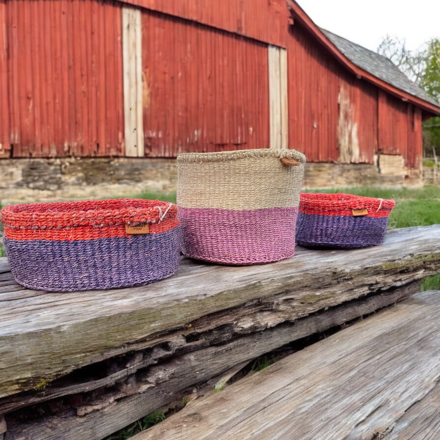 JUKUMU: Rød trimmet brødkurv: Red