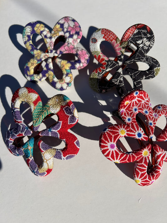 Hårspenne med blomsterfasong (8cm)