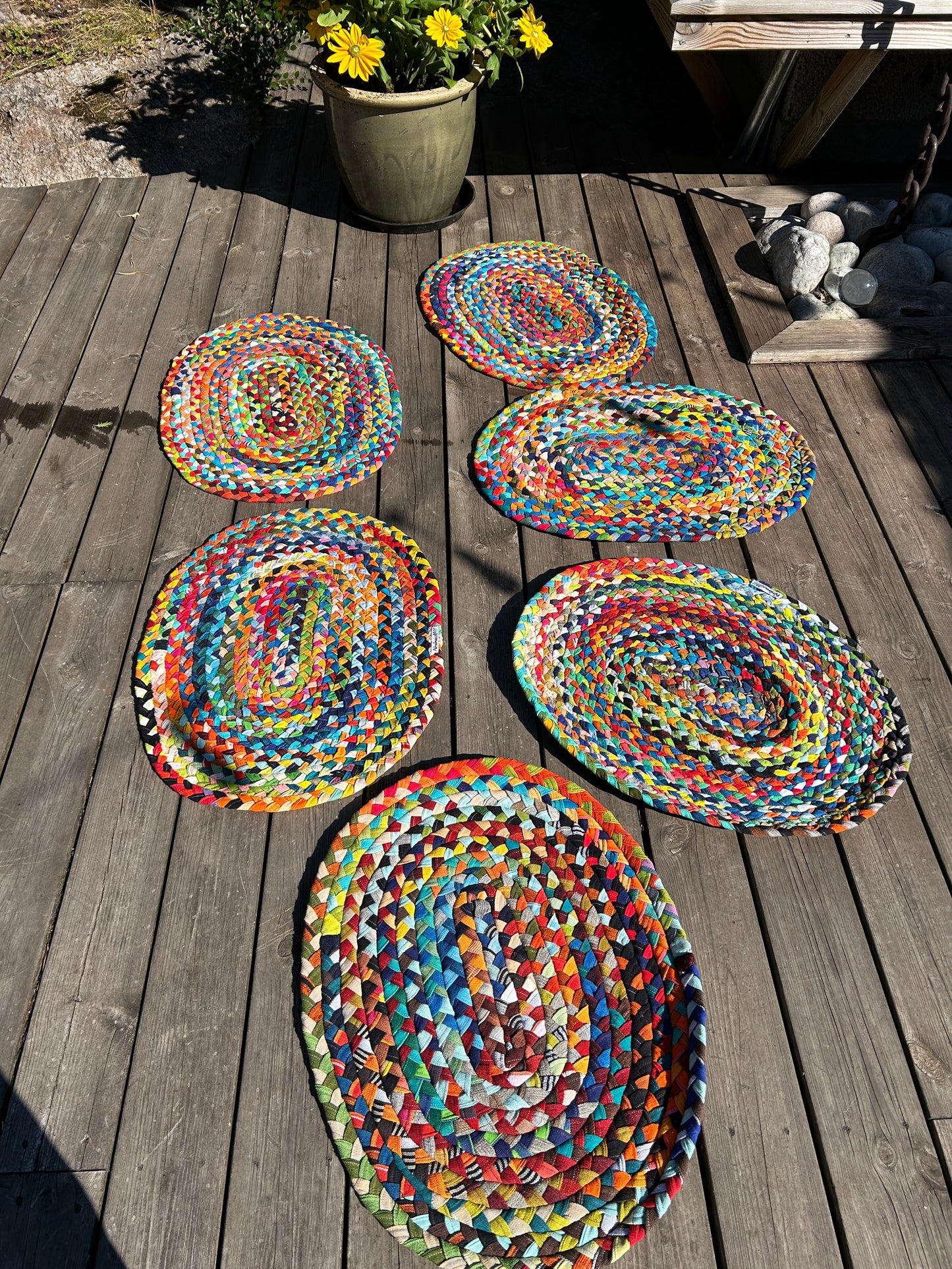 Preethipura håndflettet bomullsmatte. Mål 60x44 cm.