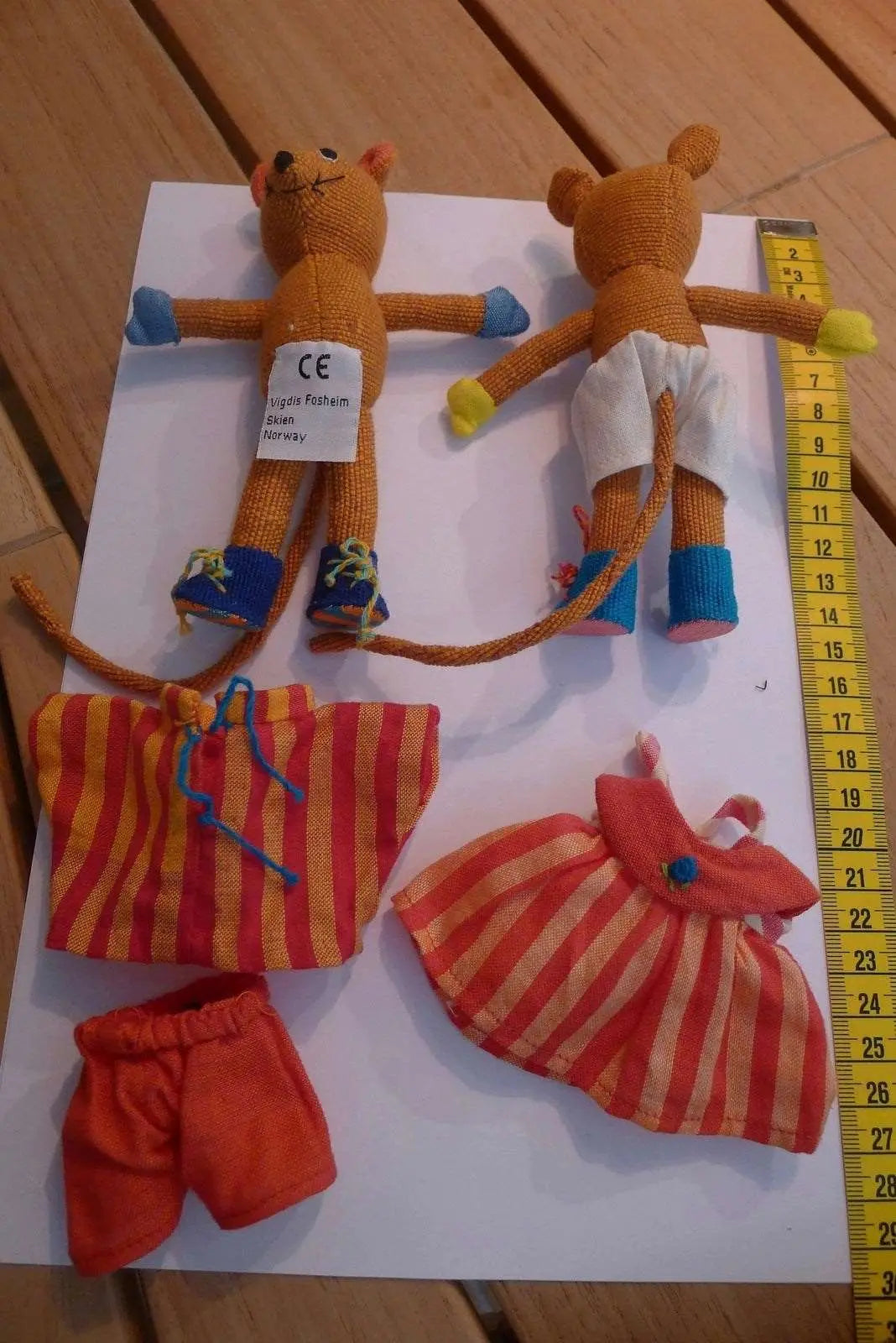Liten musejente, ca 13 cm. Håndsydd. CE-merket.