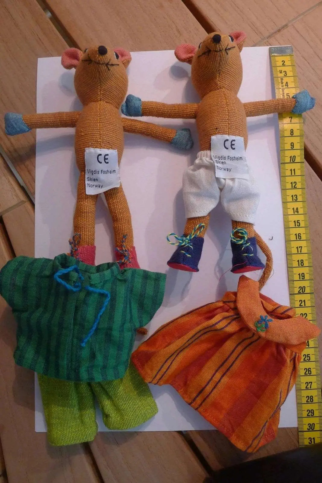 Mellomstor musegutt. ca 18 cm. CE-merket.