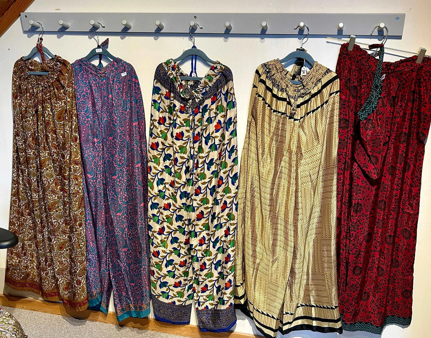 Yogabukser av resirkulert silke. Størrelse M Mousetales