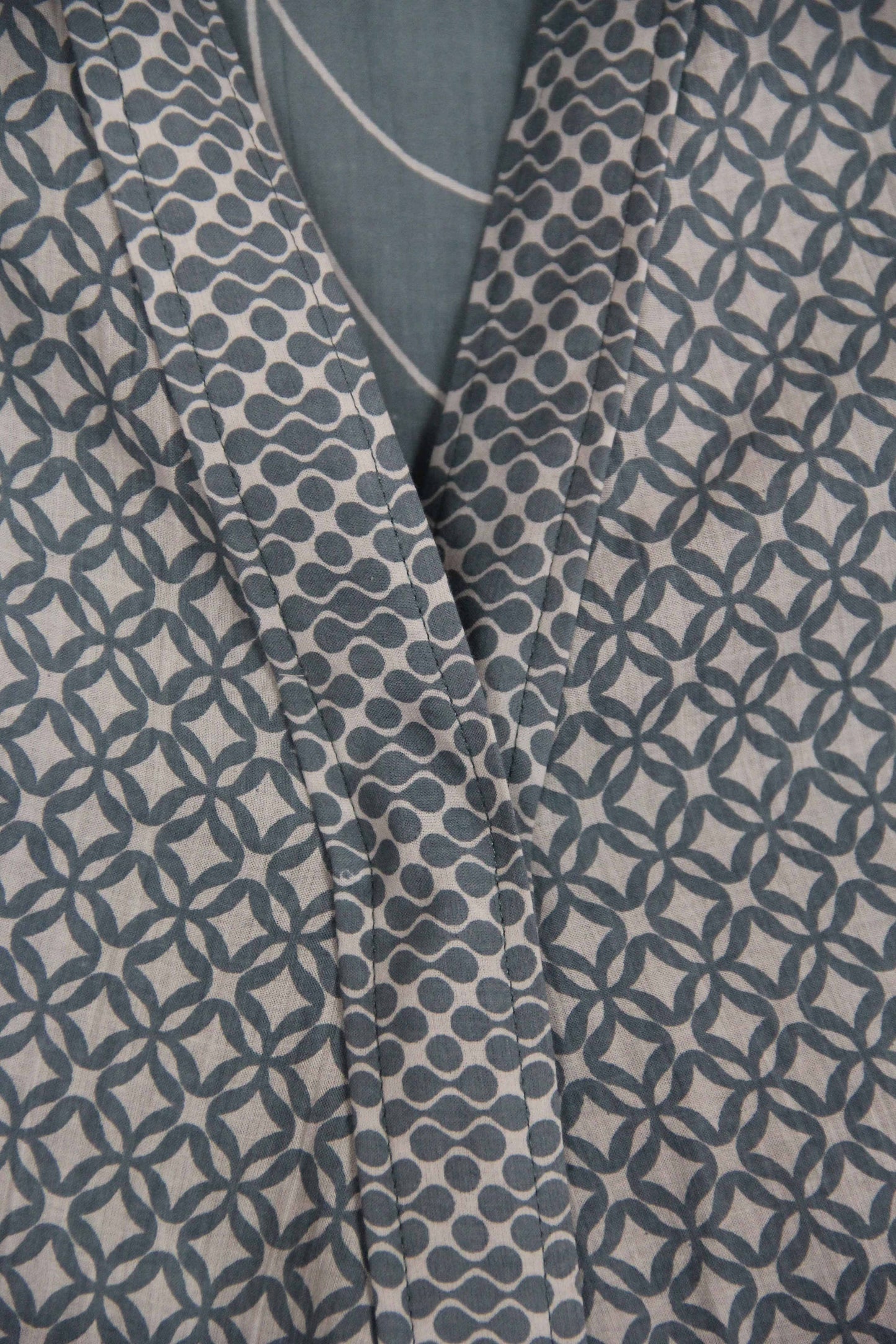 Natsunohi grå kimono
