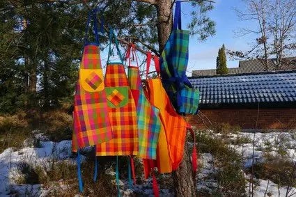 Fargerikt barneforkle lengde