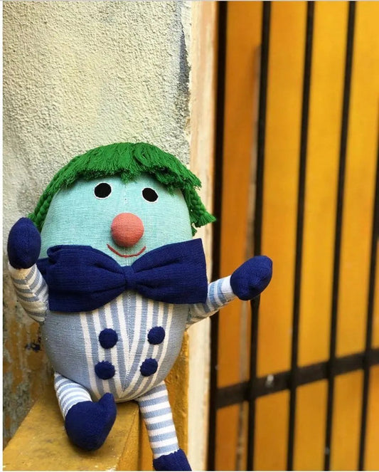 Humpty Dumpty sat on a Wall..