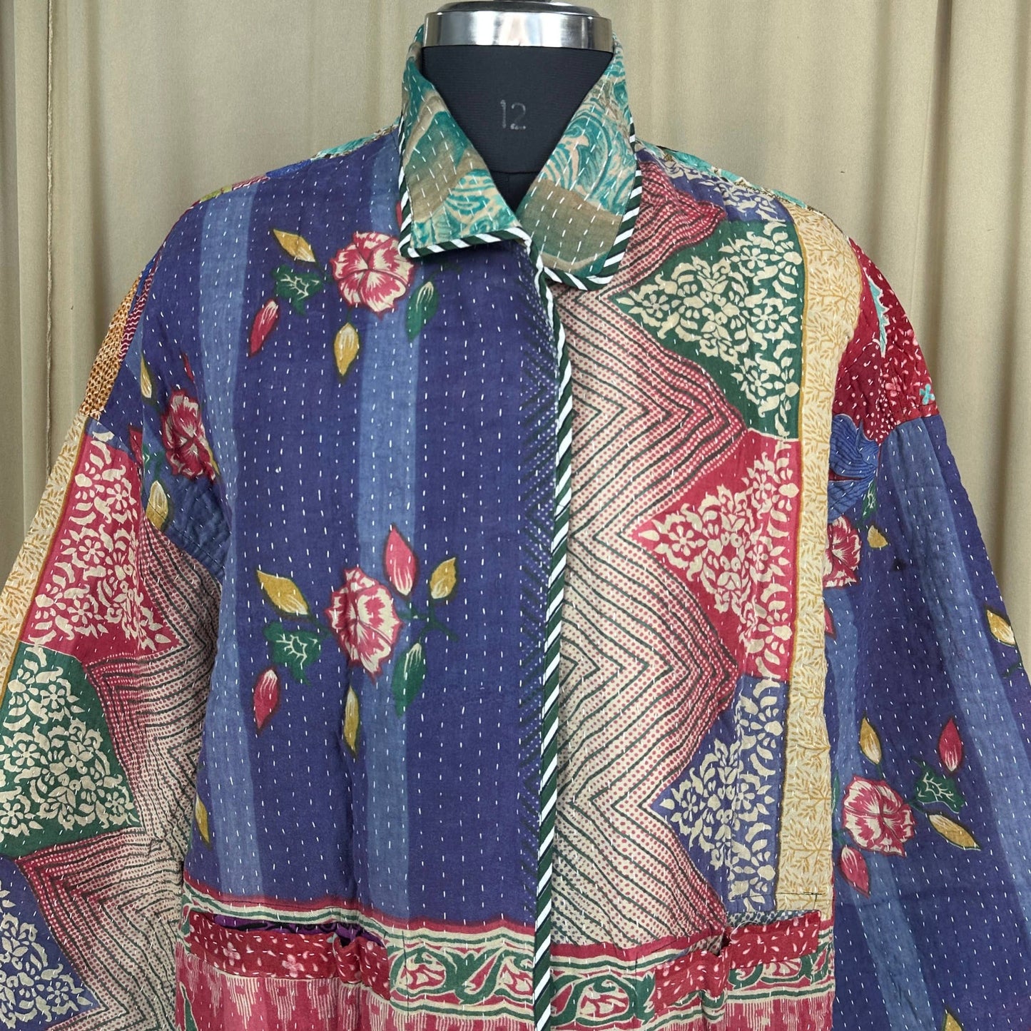 Boho vintage Kantha-jakke, kort vendbar håndsyet