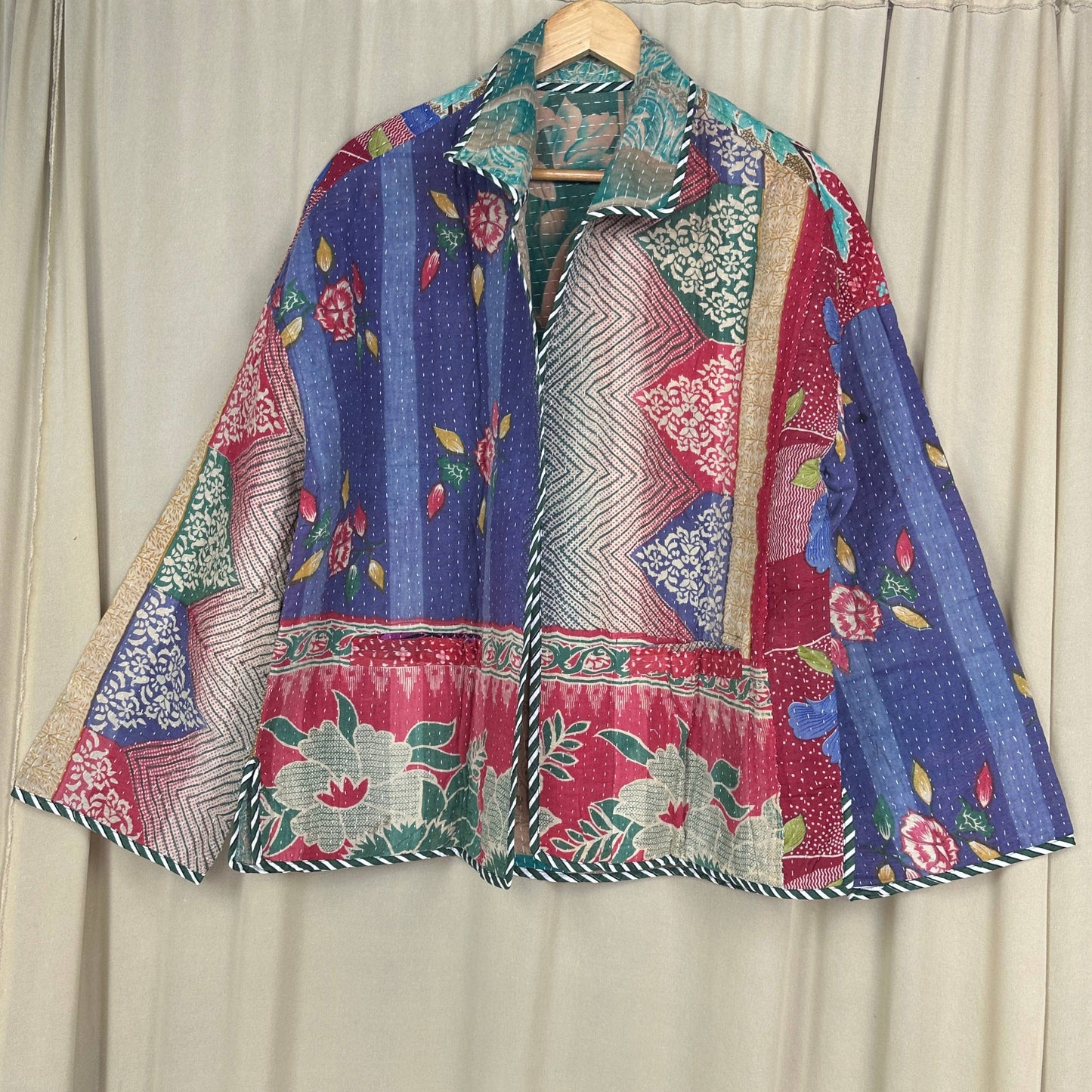 Boho vintage Kantha-jakke, kort vendbar håndsyet