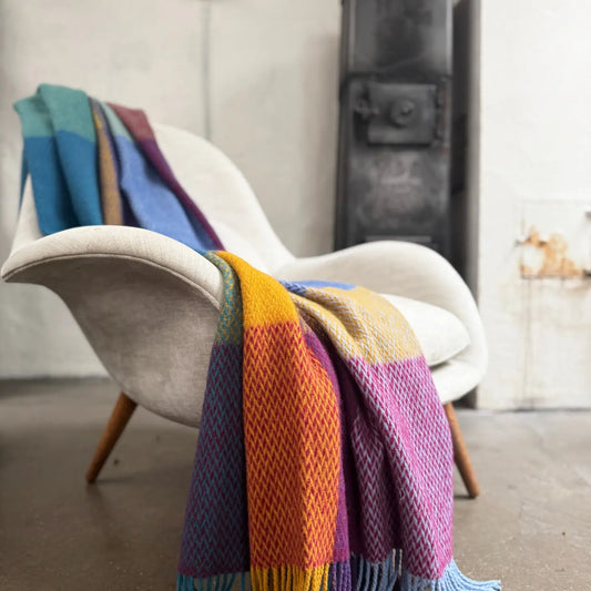 Håndvevet pledd i ren ull. De vakreste farger...