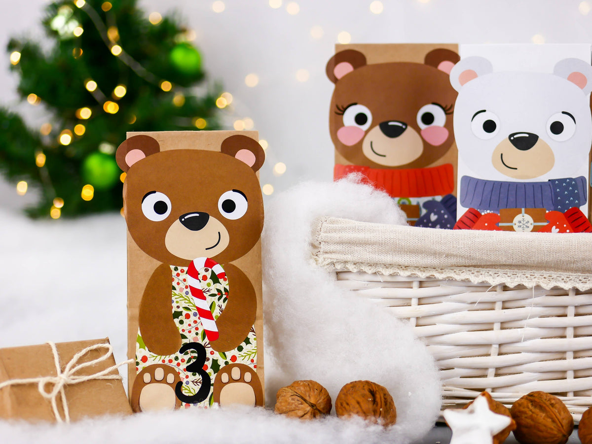 Adventskalender med papirposer og bjørneklistremerker