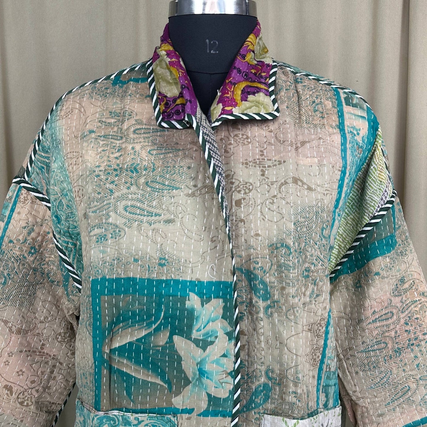 Boho vintage Kantha-jakke, kort vendbar håndsyet