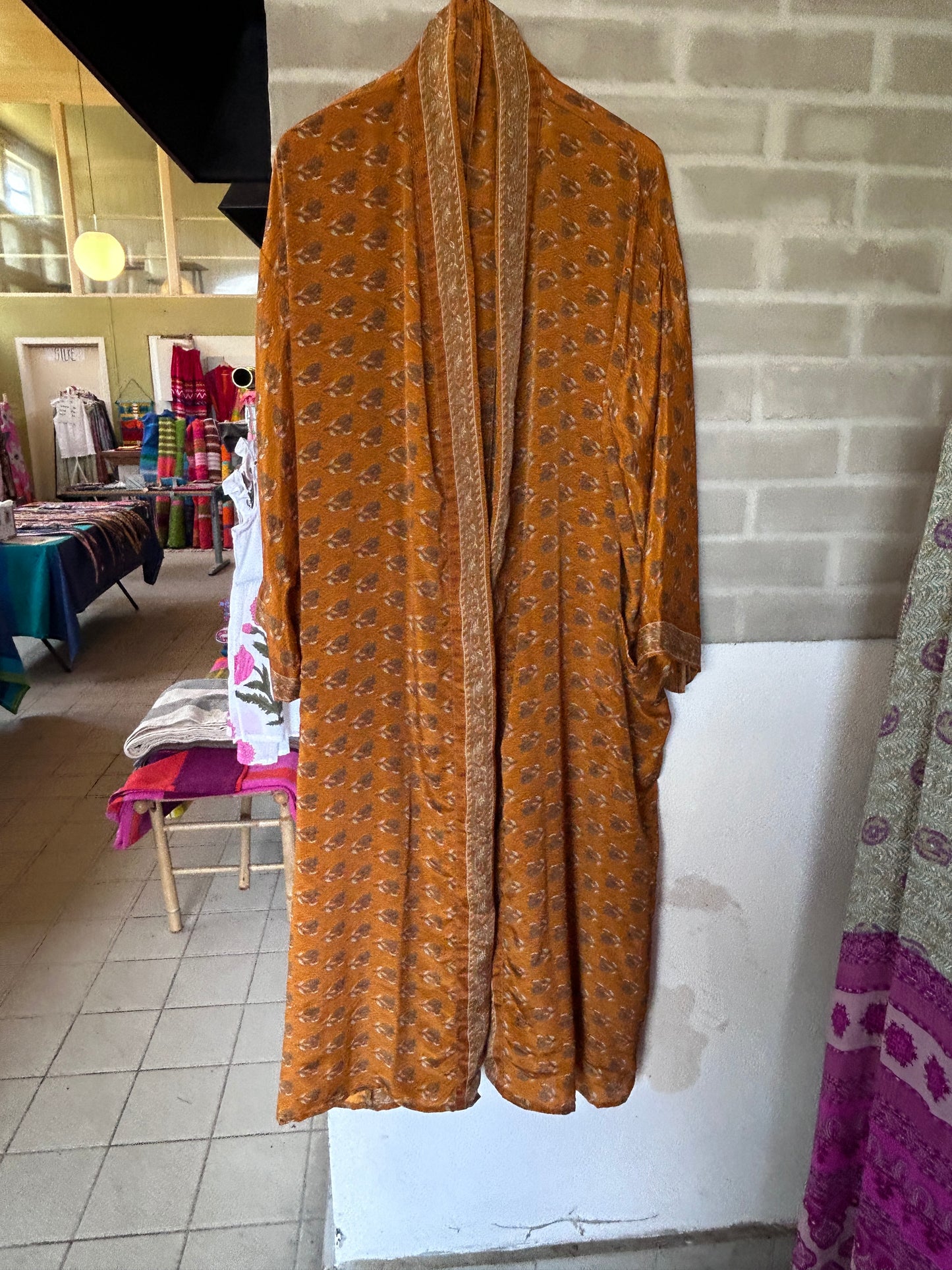 Kimono av res. sarisilke