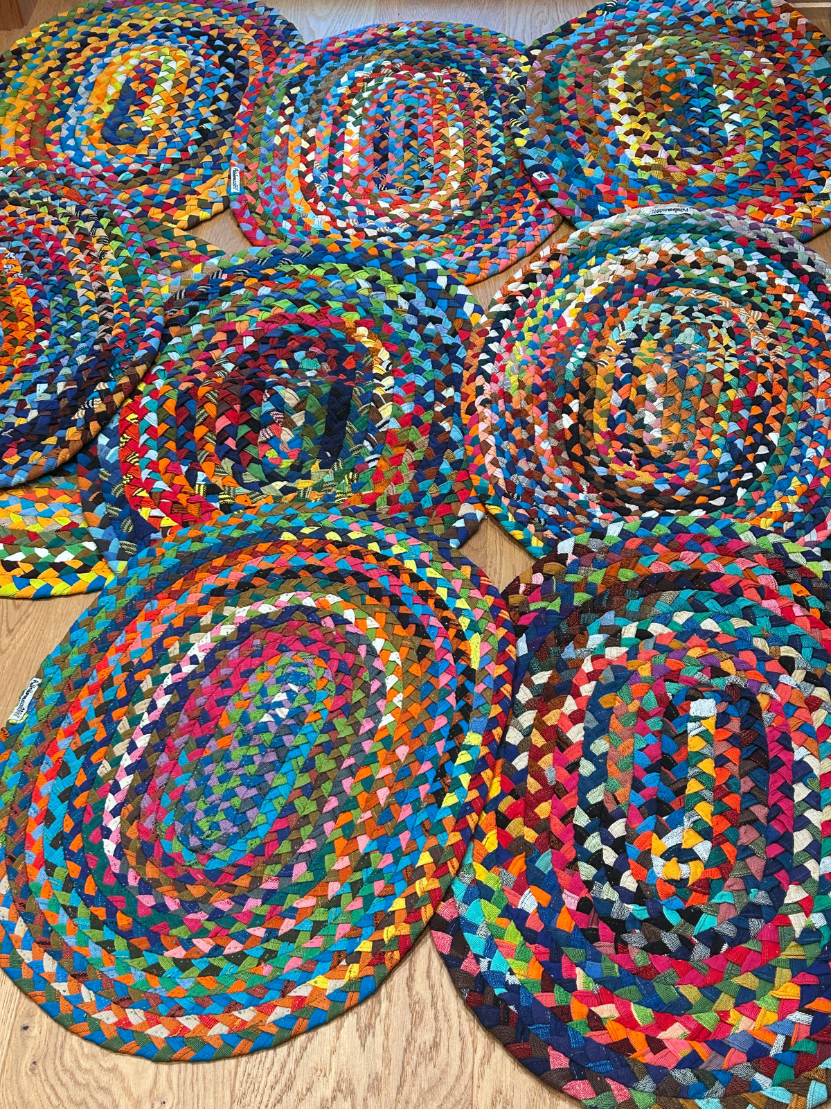Preethipura håndflettet bomullsmatte. Mål 60x44 cm.