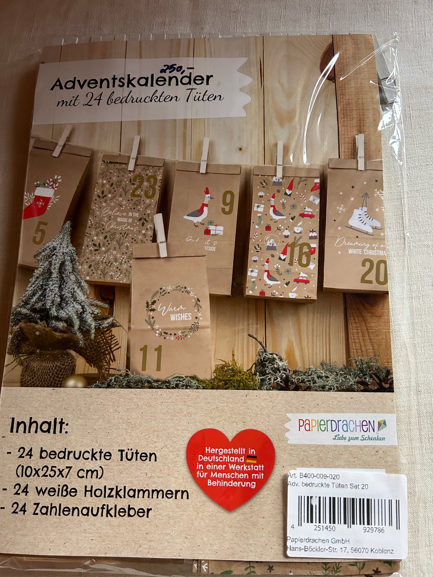 Superfine sett for  å lage adventskalender. Poser, klistremerker, små klyper. Alt du trenger .