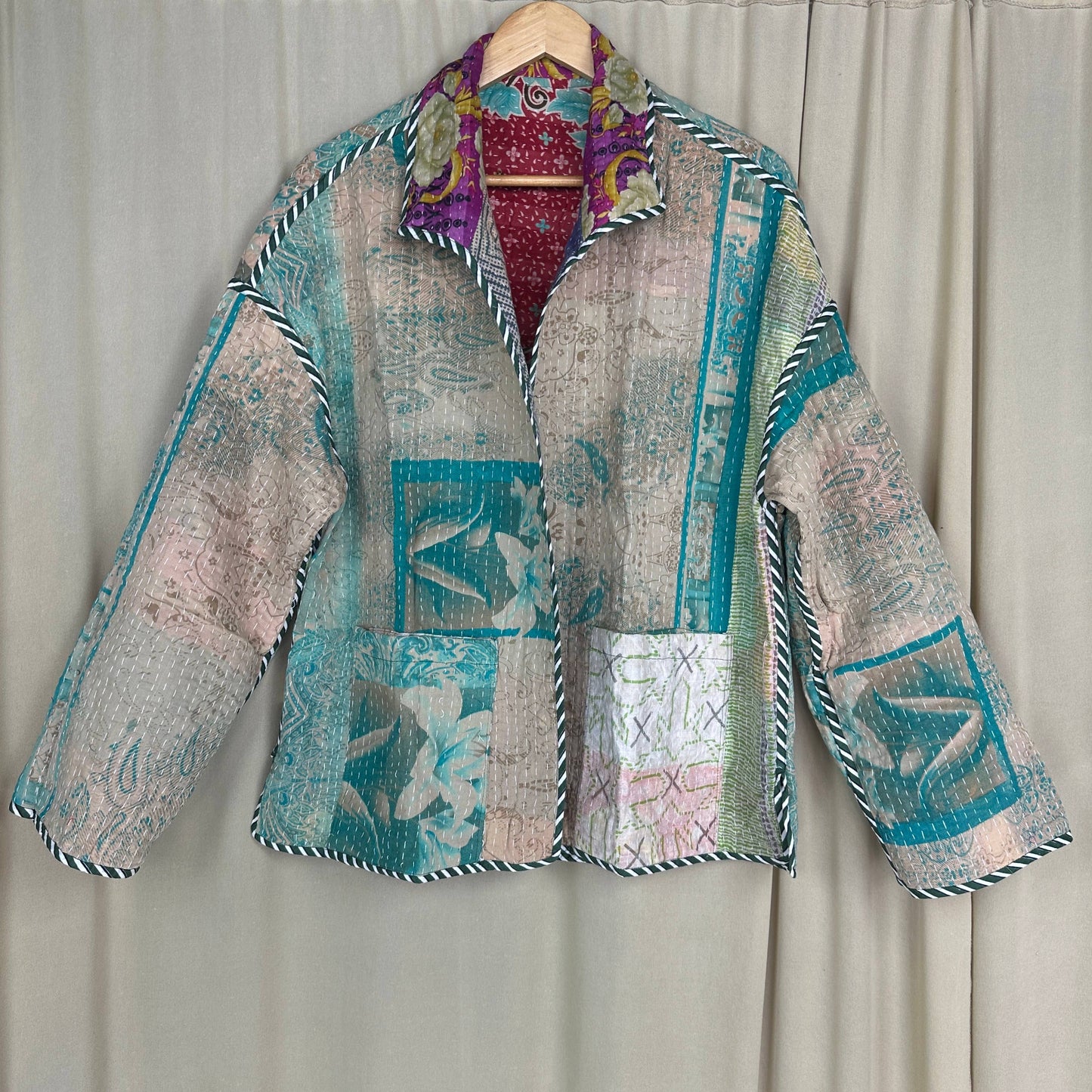 Boho vintage Kantha-jakke, kort vendbar håndsyet