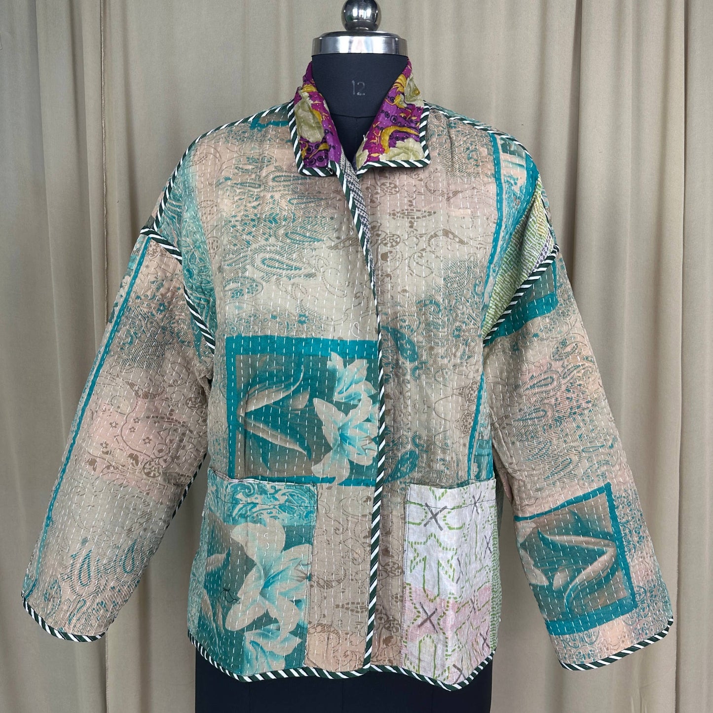Boho vintage Kantha-jakke, kort vendbar håndsyet