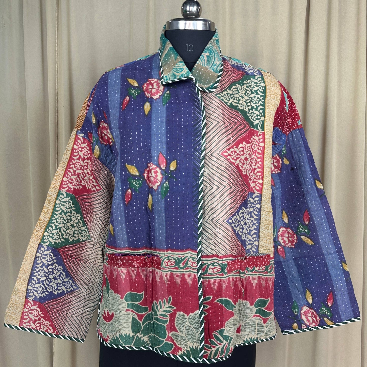 Boho vintage Kantha-jakke, kort vendbar håndsyet